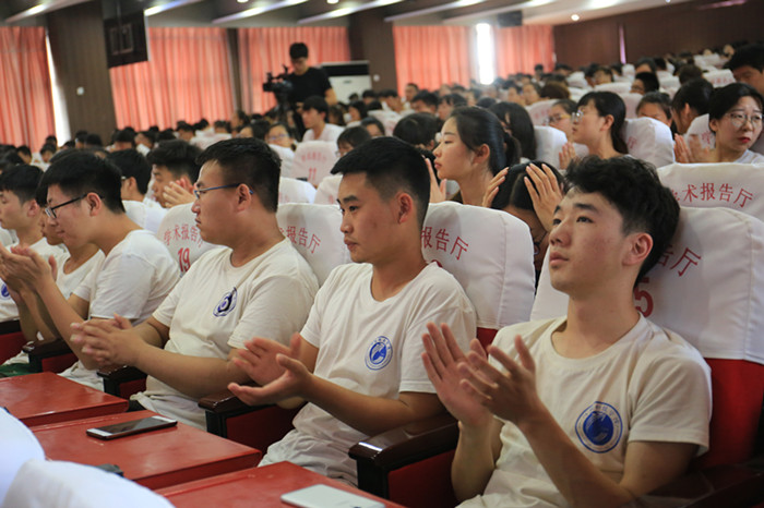 UG环球官方网举行“学习新思想千万师生同上一堂课活动”