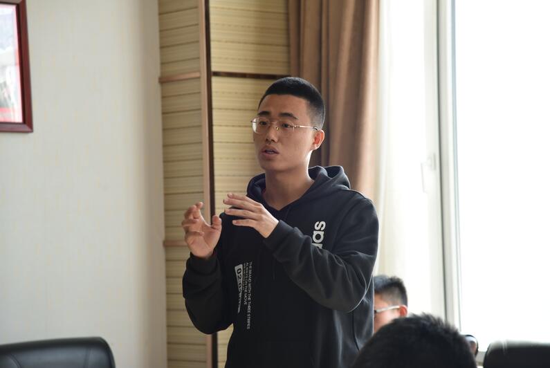 学校召开思想政治工作座谈会      学习习近平总书记在思政课教师座谈会上的重要讲话精神