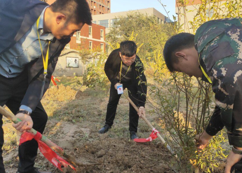 情系母校，桃李满园