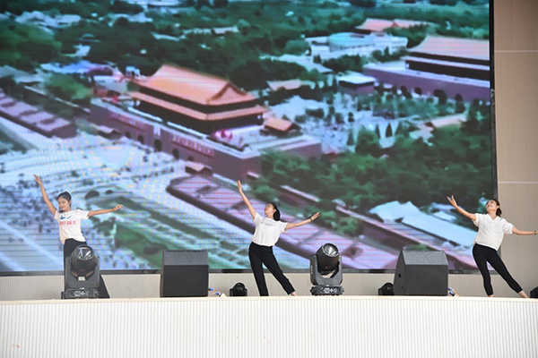 UG环球官方网召开教师节庆祝表彰大会