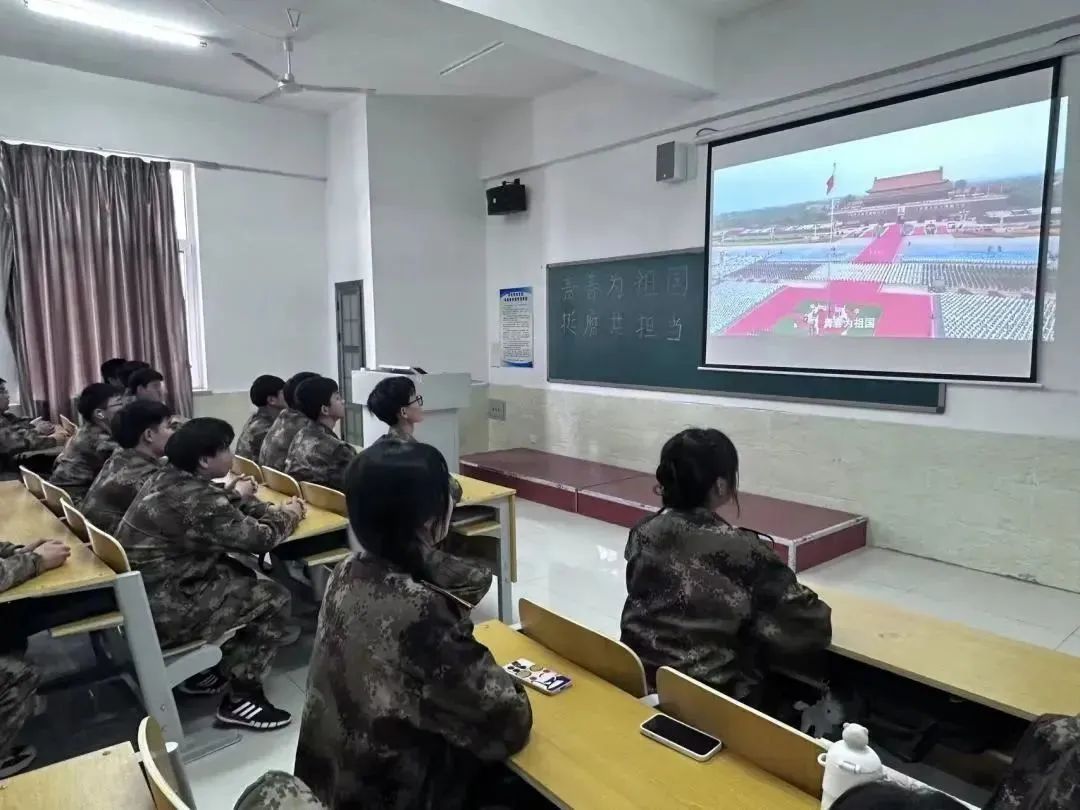 UG环球官网组织师生同上“青春为祖国 挺膺共担当”主题网络思政大课新闻稿