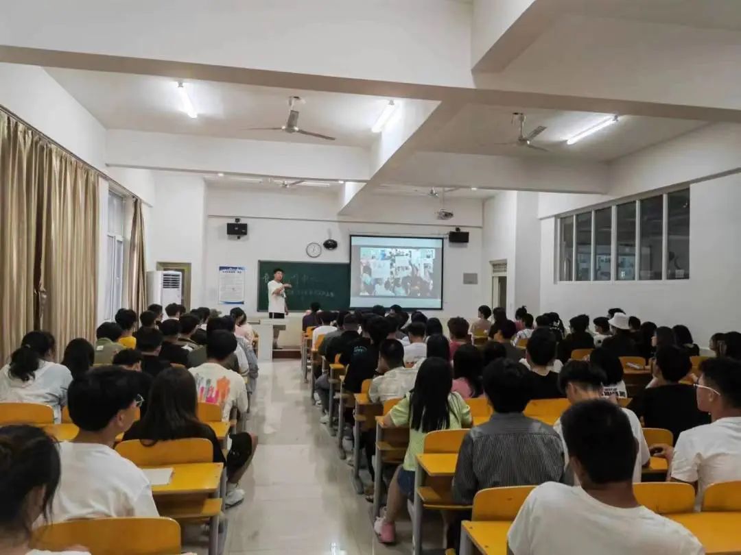 UG环球官方网组织全体同学观看2023年大学生“返家乡”“三下乡”社会实践安全教育直播讲座