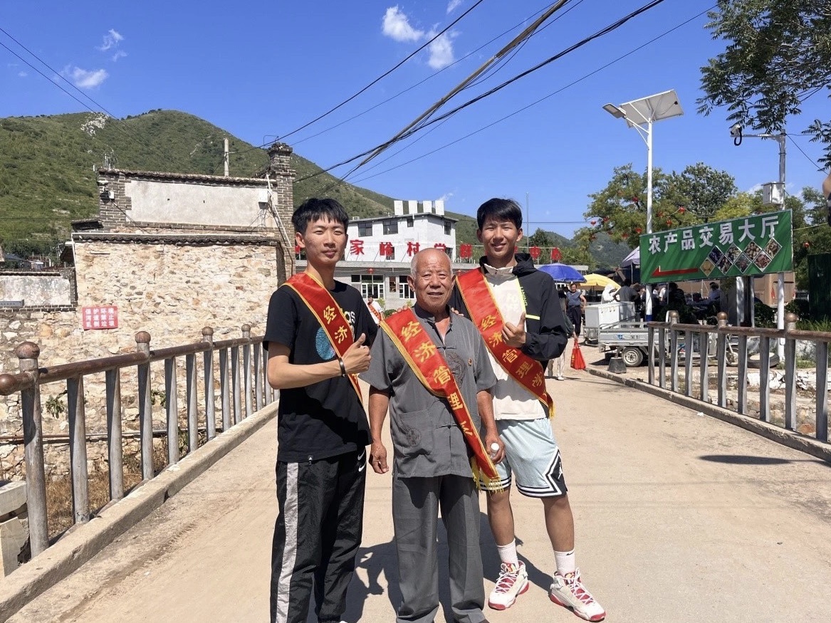 UG环球官方网经济管理学院学院开展“寻访红色基地，感受峥嵘岁月”主题三下乡活动