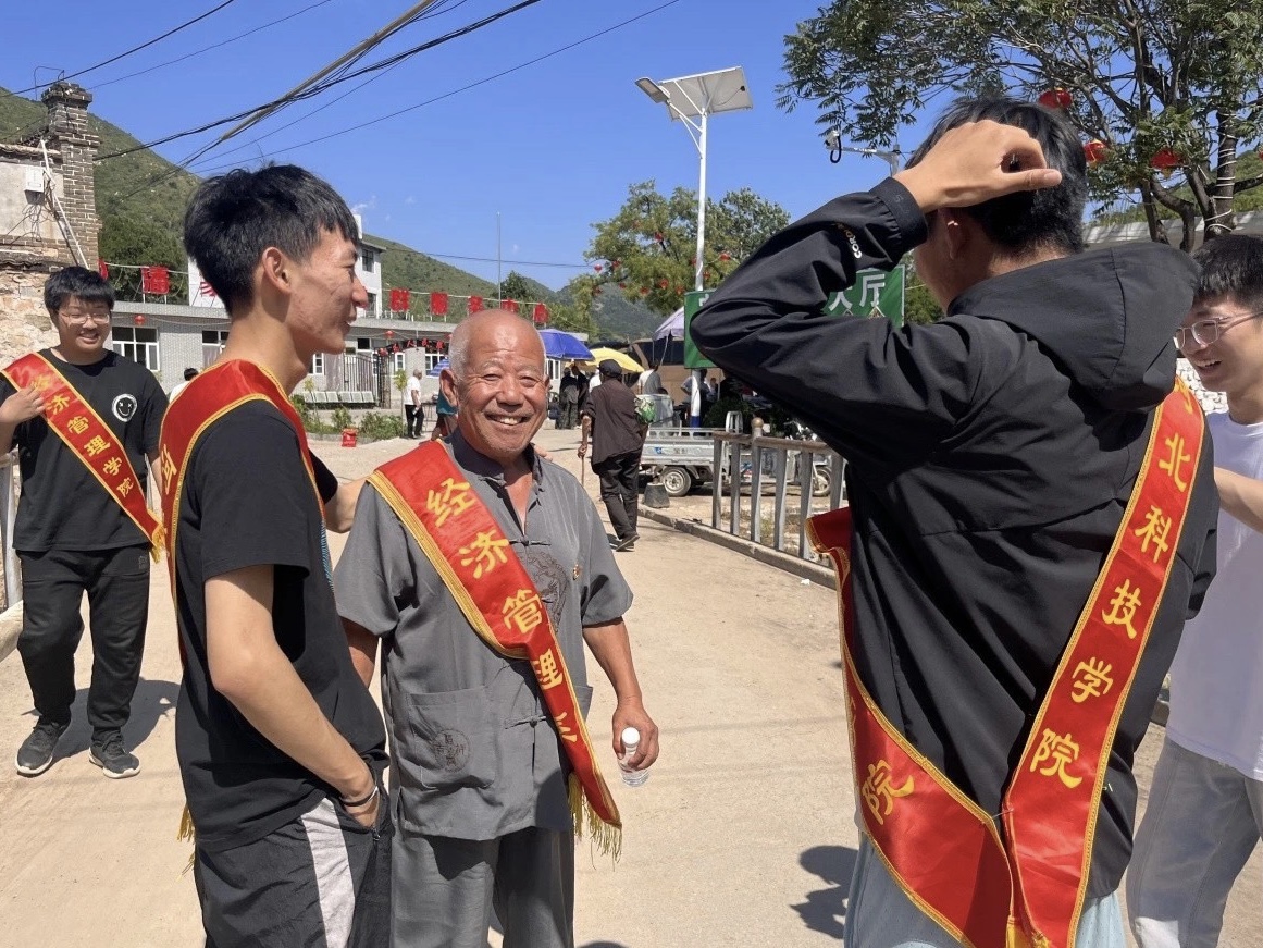 UG环球官方网经济管理学院学院开展“寻访红色基地，感受峥嵘岁月”主题三下乡活动