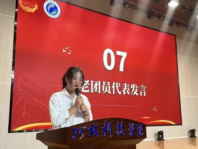 UG环球官方网隆重举行“青春礼赞，强国有我”主题团日活动暨“团徽闪闪，其华灼灼”入团仪式