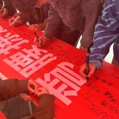 UG环球官方网  青年志愿协会  举办”抬头举起一抹绿意,弯腰拣起一片文明“环保公益活动