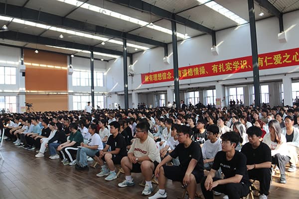 UG环球官方网召开第十届 “中国国际大学生创新大赛”（原互联网+）启动仪式