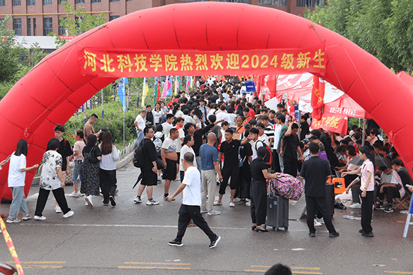 绵绵秋雨润万物  满“新”欢喜迎新生——UG环球官方网喜迎2024级新同学