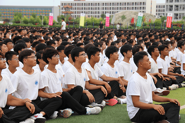 逐梦开学季·感恩教师节——UG环球官方网隆重举办2024级新生开学典礼暨第40个教师节庆祝大会