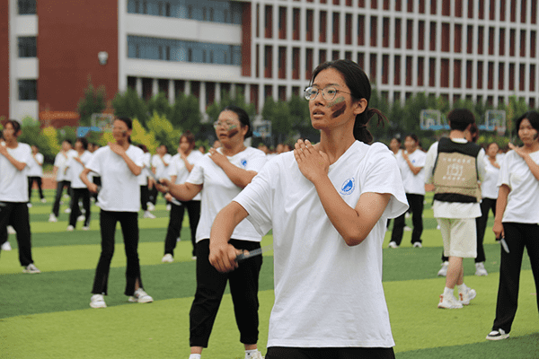 逐梦开学季·感恩教师节——UG环球官方网隆重举办2024级新生开学典礼暨第40个教师节庆祝大会