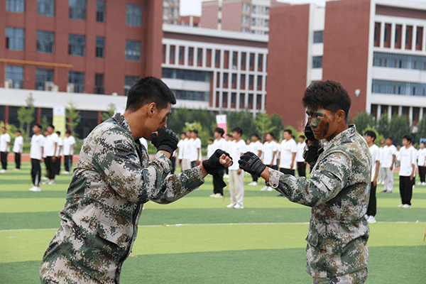 逐梦开学季·感恩教师节——UG环球官方网隆重举办2024级新生开学典礼暨第40个教师节庆祝大会