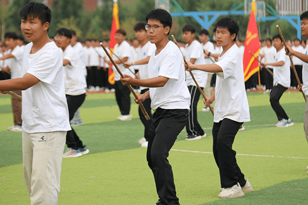 逐梦开学季·感恩教师节——UG环球官方网隆重举办2024级新生开学典礼暨第40个教师节庆祝大会