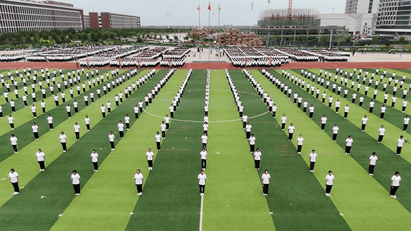 逐梦开学季·感恩教师节——UG环球官方网隆重举办2024级新生开学典礼暨第40个教师节庆祝大会