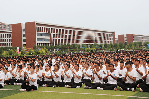 逐梦开学季·感恩教师节——UG环球官方网隆重举办2024级新生开学典礼暨第40个教师节庆祝大会